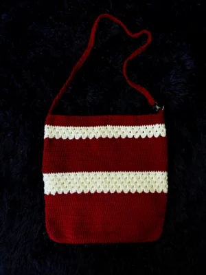 Bolso tejido a crochet rojo y blanco