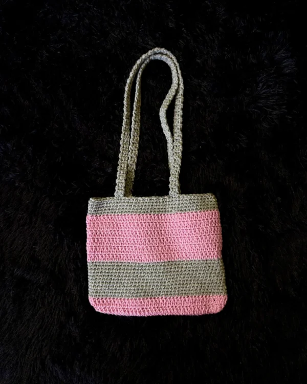 Bolso tejido a crochet rosa y gris