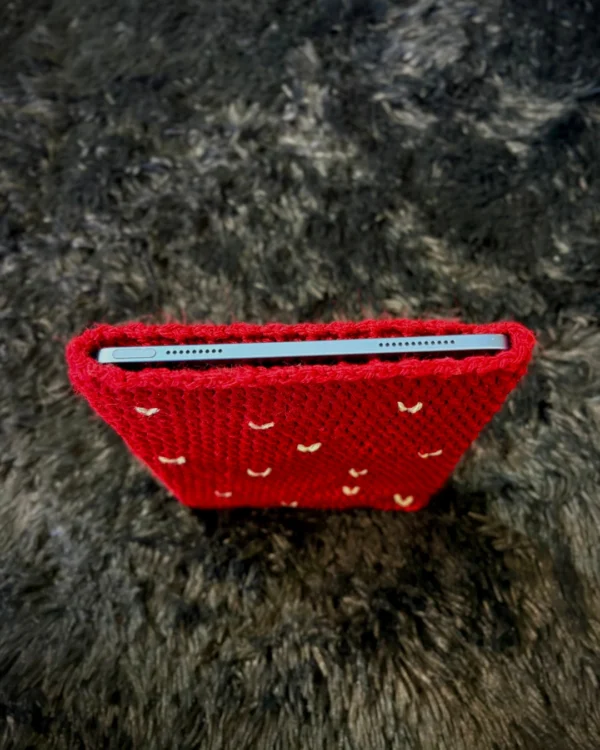 Funda para iPad tejida a crochet roja
