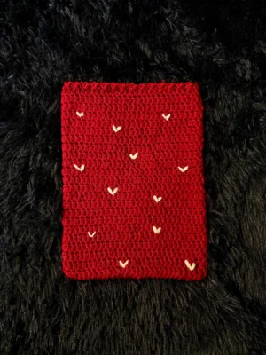 Funda para iPad tejida a crochet roja