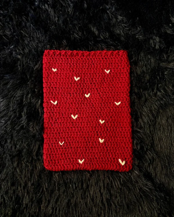Funda para iPad tejida a crochet roja