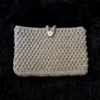 Funda para libro tejida a crochet marrón