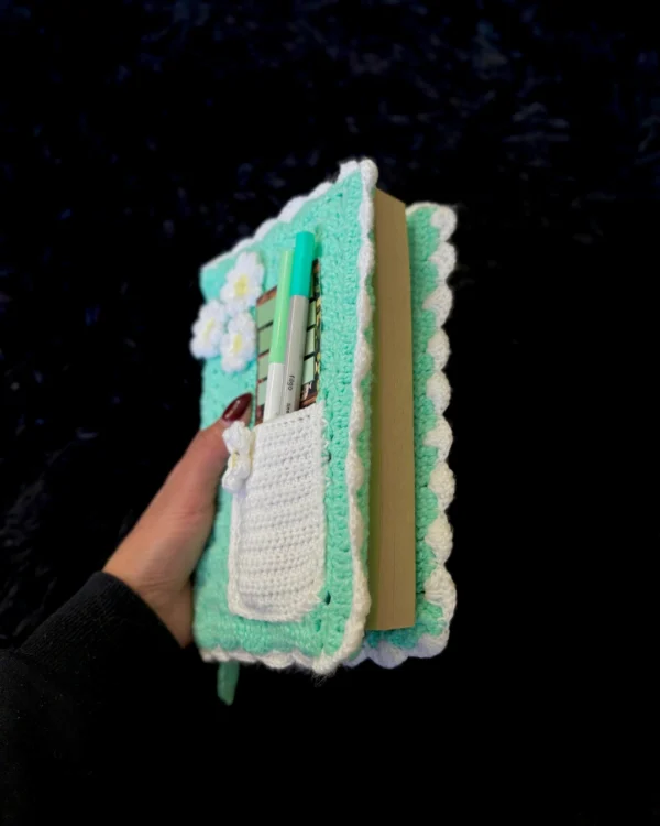 Funda para libro tejida a crochet verde agua