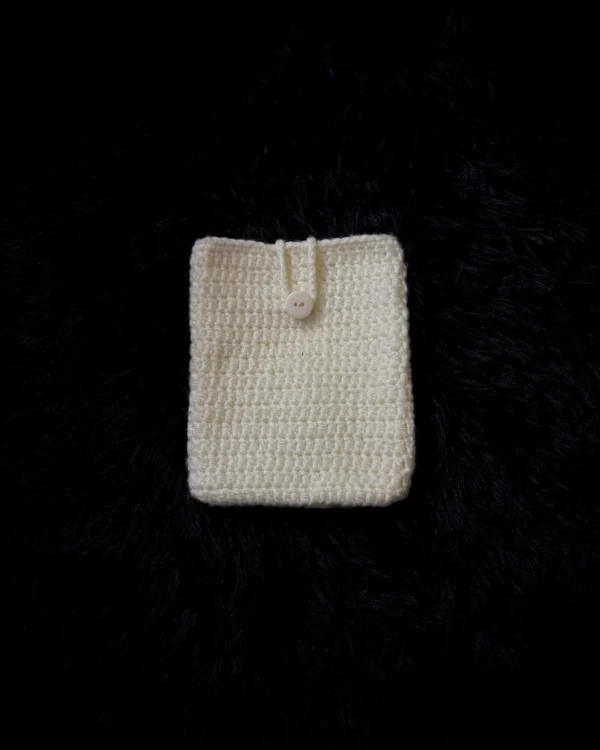 Funda para Kindle tejida a crochet blanco hueso