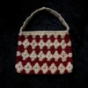 Funda para Kindle tejida a crochet roja y beige