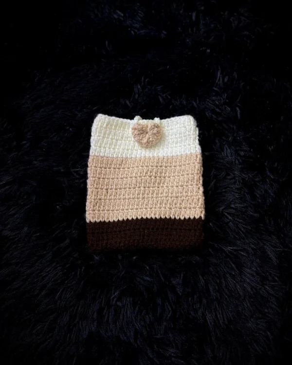 Funda para Kindle tejida a crochet tres colores