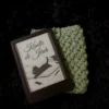 Funda para Kindle tejida a crochet verde pastel