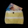 Funda para libro tejida a crochet amarilla y blanca