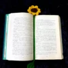 Marcapáginas de girasol tejido a crochet