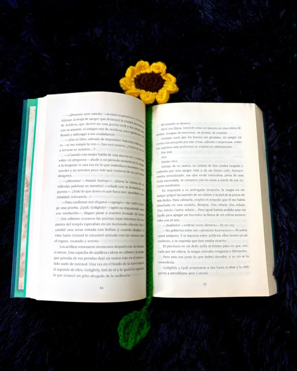 Marcapáginas de girasol tejido a crochet