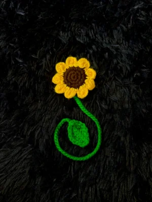 Marcapáginas de girasol tejido a crochet