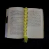 Marcapáginas redondo amarillo tejido a crochet