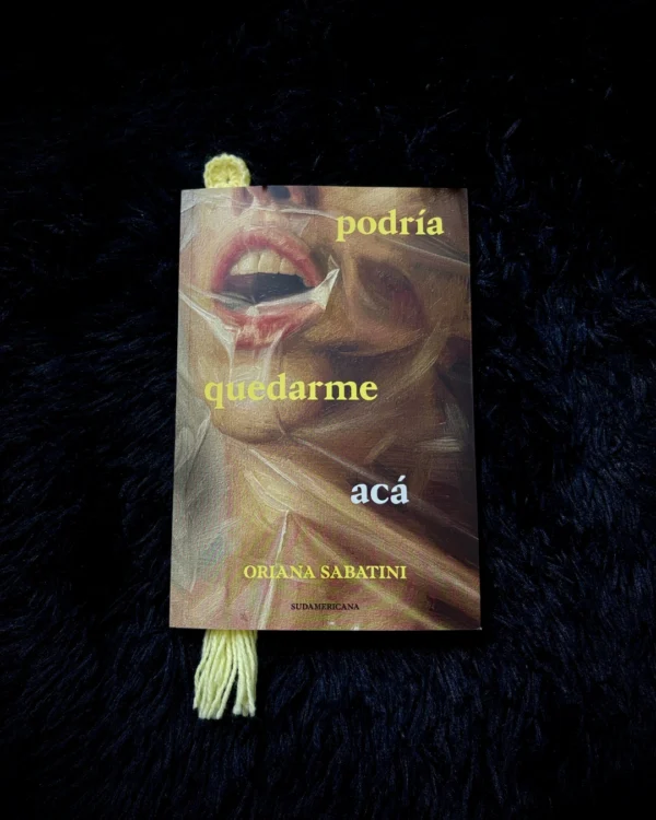 Marcapáginas redondo amarillo tejido a crochet