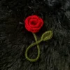 Marcapáginas de rosa roja tejido a crochet
