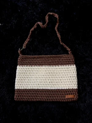 Bolso marrón y crema de totora - foto 1