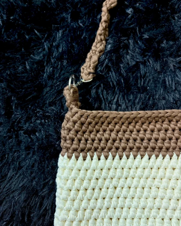 Bolso marrón y crema de totora - foto 2 Bolso marrón y crema de totora - foto 2