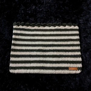 Funda verde y crema para notebook - foto 1