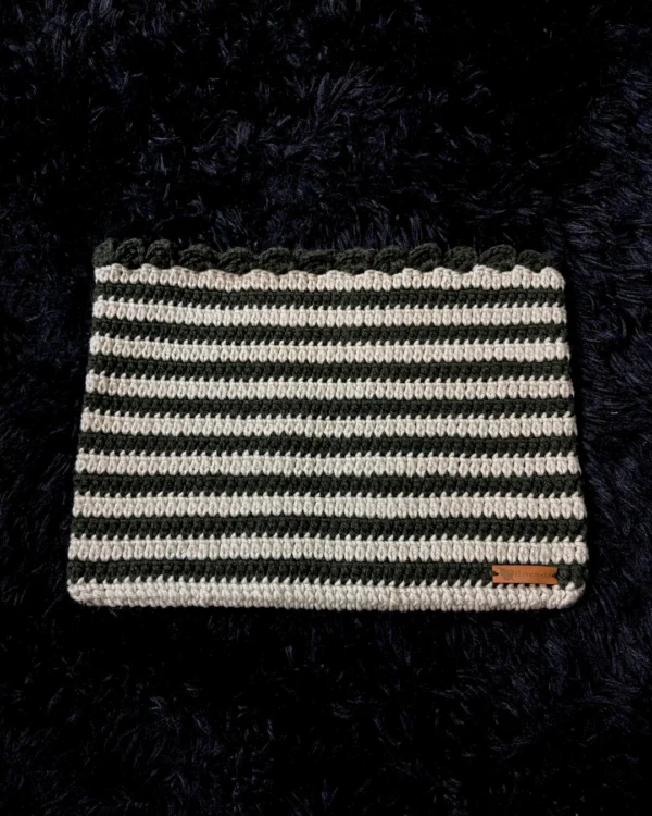 Funda verde y crema para notebook - foto 1 Funda verde y crema para notebook - foto 1